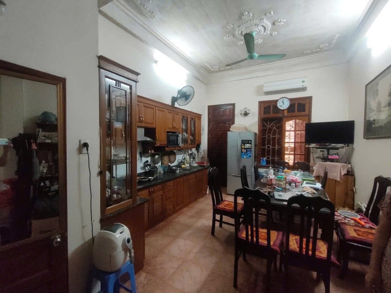 VỀ HƯU, CHUYỂN VỀ QUÊ SỐNG NÊN CẦN BÁN CĂN NHÀ TẠI PHÙNG CHÍ KIÊN, CẦU GIẤY: 72m - 4T - Mt: 4,1m