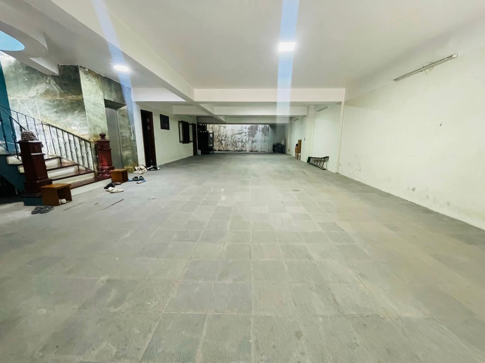 NHÀ PHỐ HOA BẰNG, CẦU GIẤY: 225m - 6T - Mt: 9,5m - 59 Tỷ. THÔNG SÀN THANG MÁY, VỈA HÈ, KINH DOANH CỰC ĐỈNH.