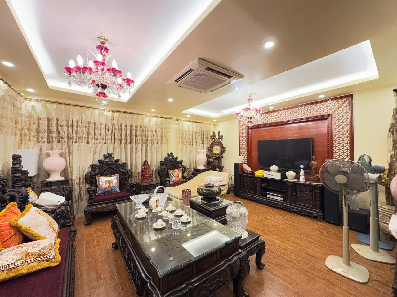 CẦN TÌM CHỦ MỚI TÂM HUYẾT CHO CĂN NHÀ SIÊU ĐẸP PHỐ ĐỘI CẤN - MẶT TIỀN SIÊU RỘNG - LÔ GÓC 2 MẶT NGÕ Ô TÔ TRÁNH, DỪNG ĐỖ NGÀY ĐÊM - GARA Ô TÔ - NỘI THẤT TIỀN TỶ.