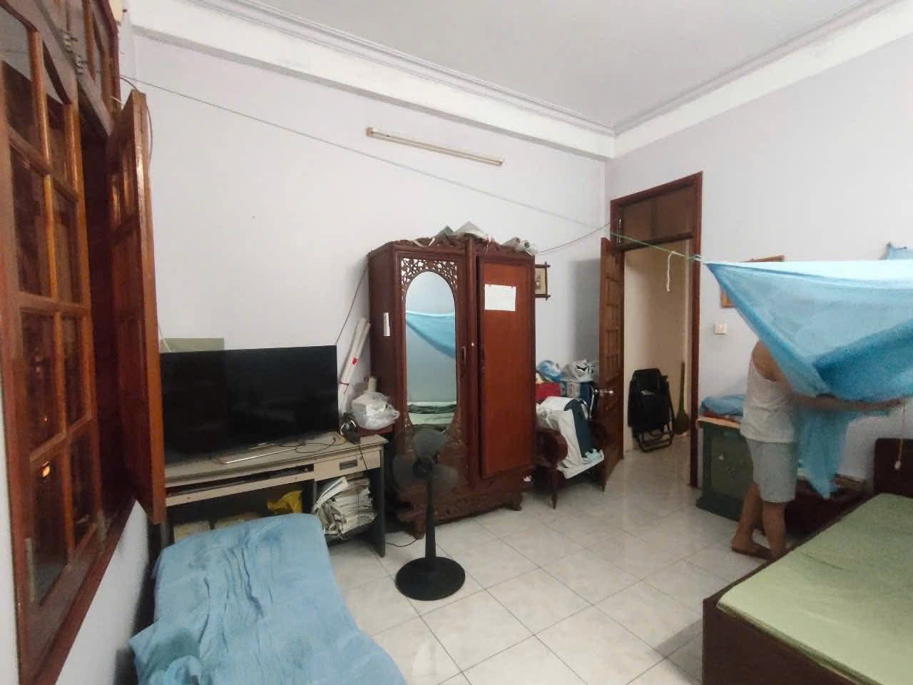 VỀ HƯU, CHUYỂN VỀ QUÊ SỐNG NÊN CẦN BÁN CĂN NHÀ TẠI PHÙNG CHÍ KIÊN, CẦU GIẤY: 72m - 4T - Mt: 4,1m