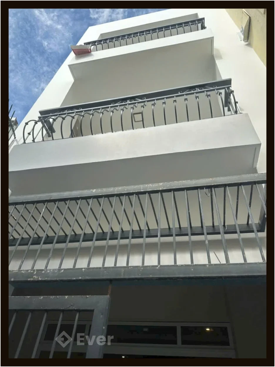 Nhà đẹp rẻ 4.1 x 17m nở hậu 9.8m 1 trệt 3 lầu Quận 1 TP. Sài Gòn