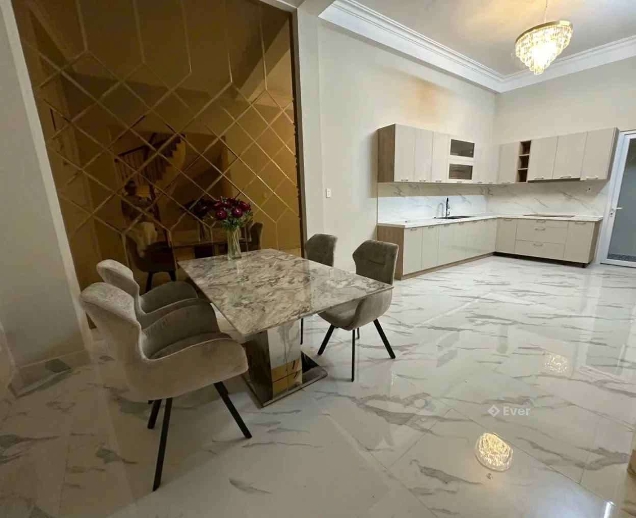 Top nhà vị trí đẹp 1 trệt 2 lầu Tôn Thất Tùng Quận 1 TP.HCM