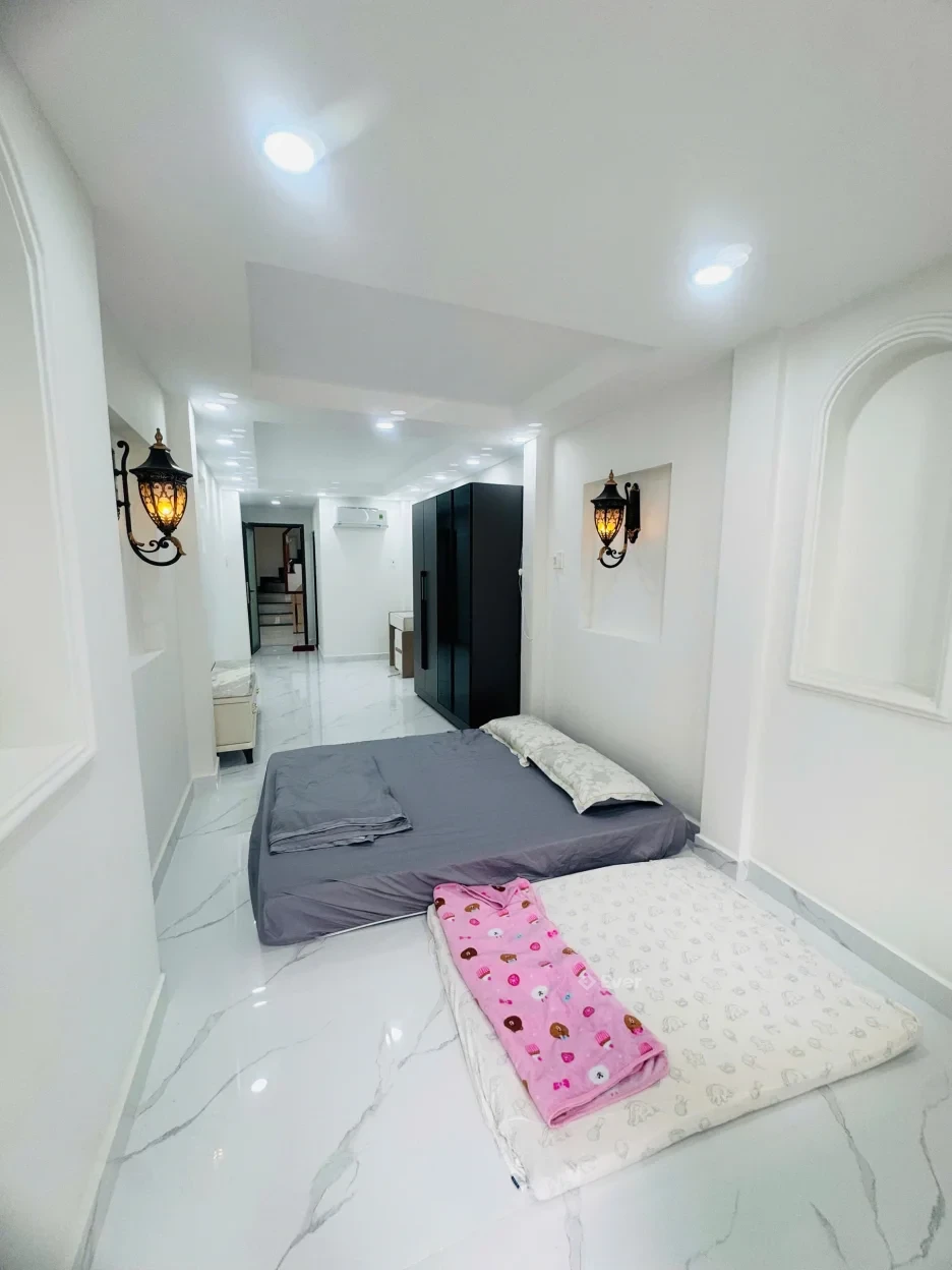 Nhà phố rẻ 1 trệt 1 lửng 3 lầu mặt tiền Nhật Tảo Q10 TP.HCM