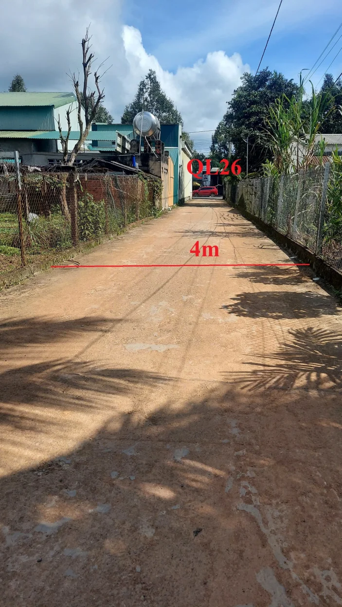 Bán đất trung tâm thi trấn M'răk. Diện tích (10x22)m2, TC 60m2. Sổ hồng riêng