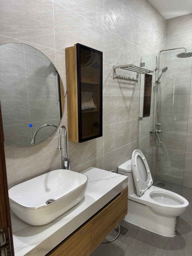 BÁN NHÀ MẶT TIỀN HUYỀN QUANG – QUẬN 1, NGANG 4M, DÀI 15M