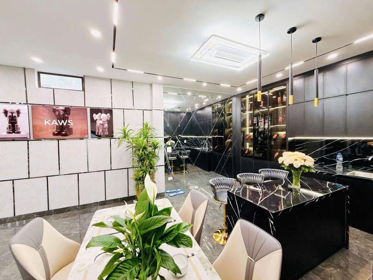 ĐẠI LA, HAI BÀ TRƯNG: 54M - 4T - MT: 4,3m giá 12,8 tỷ - CÁCH 30M RA PHỐ - NGÕ TO, RỘNG- NHÀ ĐẸP FULL NỘI THẤT