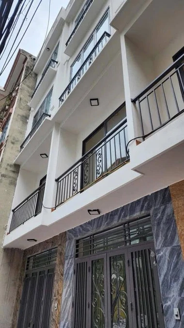 BÁN NHÀ 5 TẦNG PHỐ TRẦN BÌNH – NGÕ NÔNG – CÁCH PHỐ VÀI BƯỚC – Ở NGAY