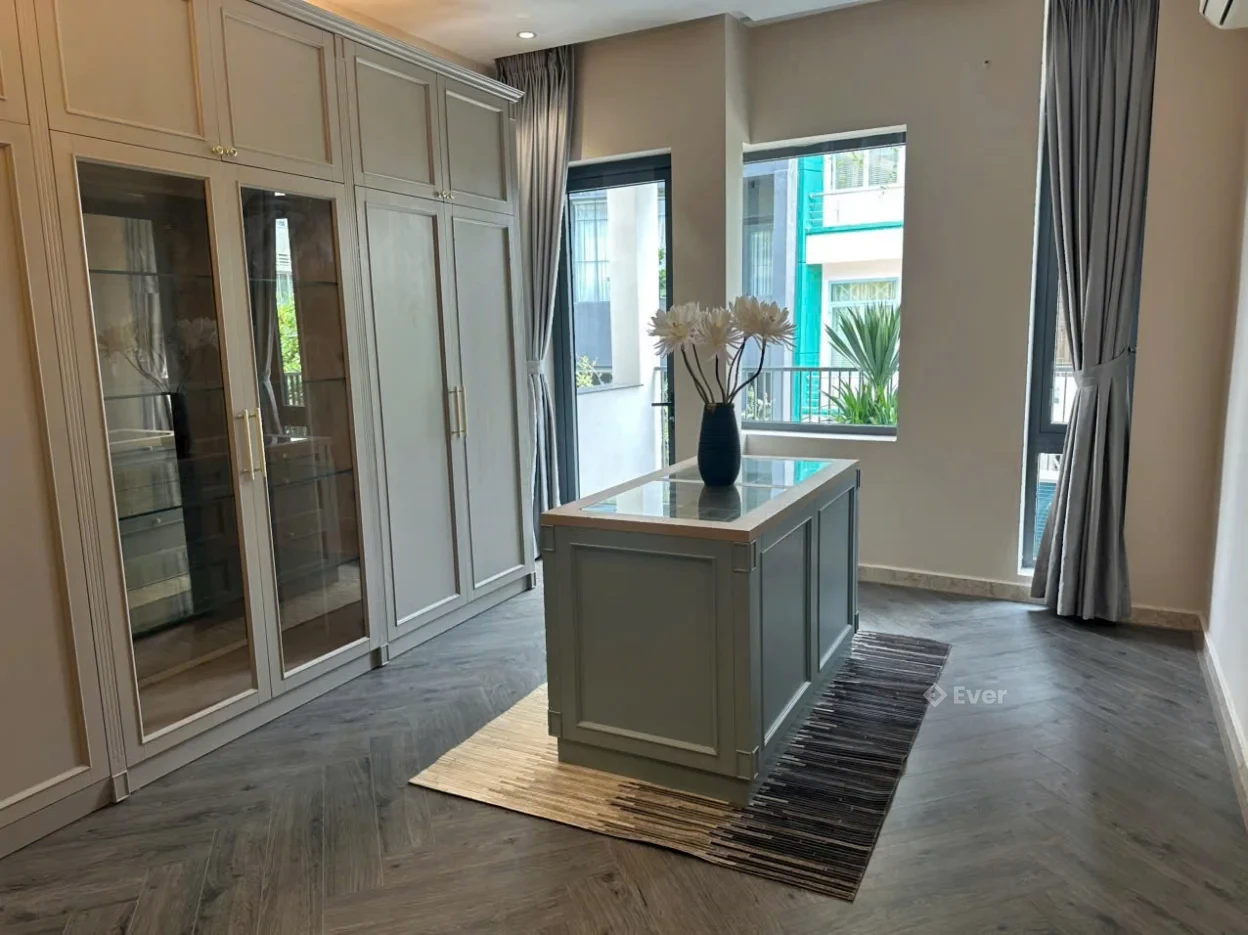 Top nhà xinh 4 x 25m 1 trệt 5 lầu Đinh Công Tráng Quận 1 TP.HCM