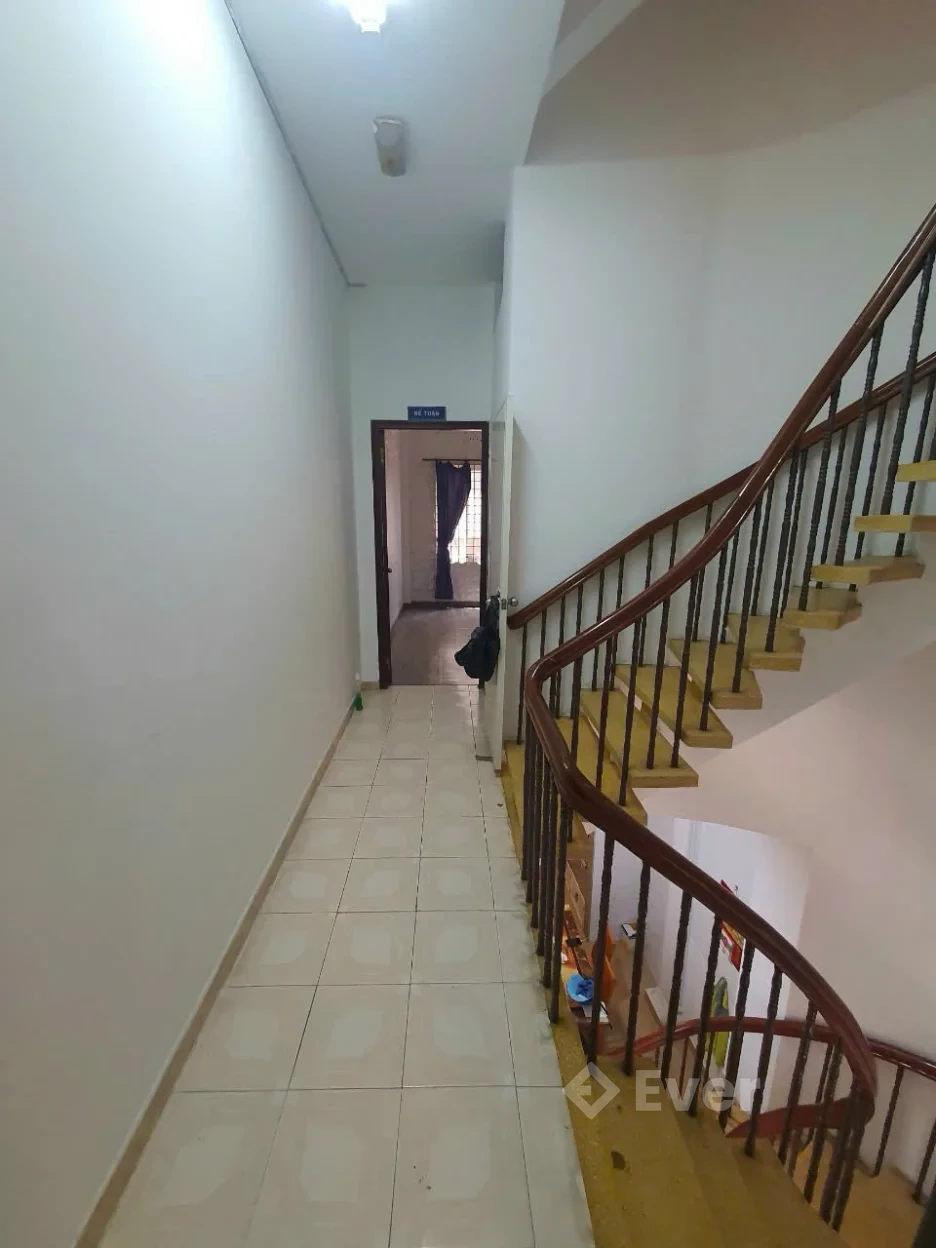 Top nhà vị trí đẹp 3.6 x 15m 1 trệt 3 lầu Trần Hưng Đạo Q1 TP.HCM