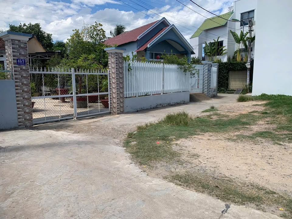 BÁN ĐẤT LÔ GÓC 2 MẶT TIỀN – NGAY CHỢ VĨNH THÁI – NHA TRANG